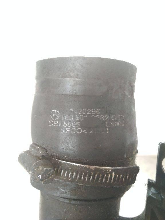 патрубок интеркулера Mercedes-Benz M-Класс W163 2000, A1635013282 - фото №1