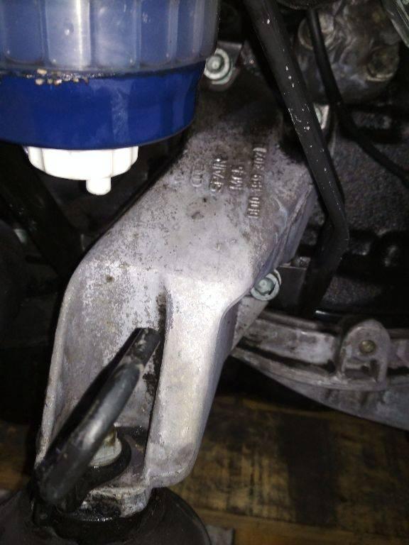 кронштейн двигателя Volkswagen Passat B5 1999, 1.9 л., дизель, МКПП, 8D0199307 - фото №1