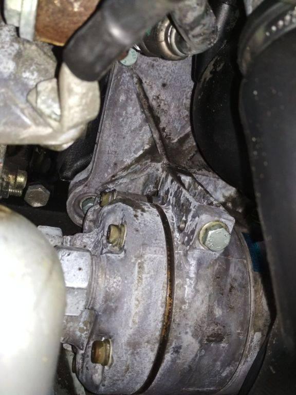 кронштейн компрессора кондиционера Volkswagen Passat B5 1999, 1.9 л., дизель, МКПП - фото №1