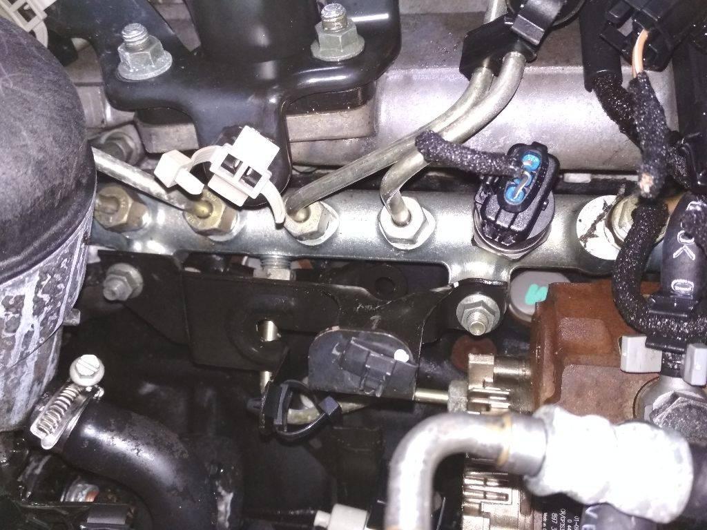 топливная рампа Opel Astra H 2004, 1.7 л., дизель, МКПП - фото №1