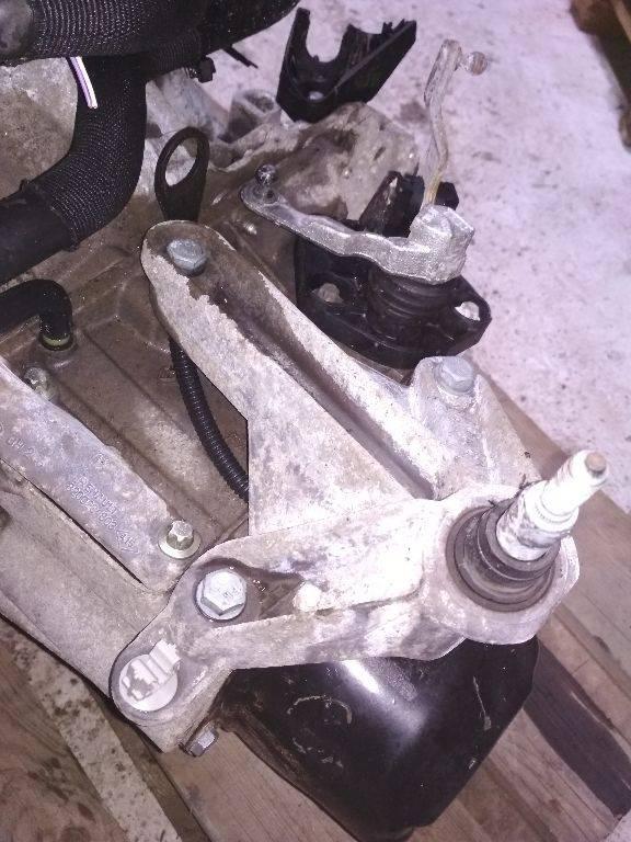 кронштейн КПП Renault Clio 3 поколение 2006, 1.4 л., бензин, МКПП, 8200043084 - фото №1