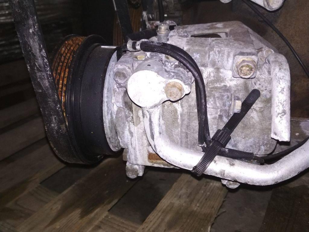 компрессор кондиционера Mazda 626 GF 1997, 2.0 л., бензин, МКПП, H12AOAA4RU, PANASONIC - фото №1