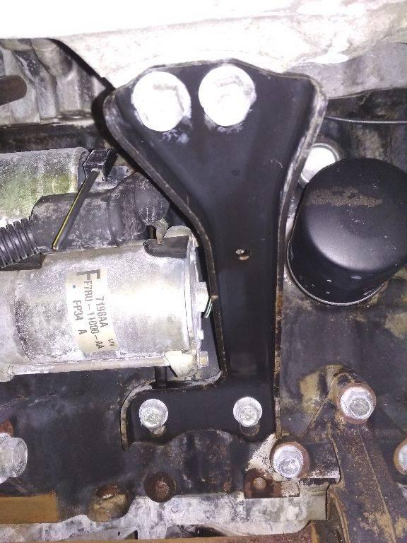 кронштейн двигателя Mazda 626 GF 1997, 2.0 л., бензин, МКПП - фото №1