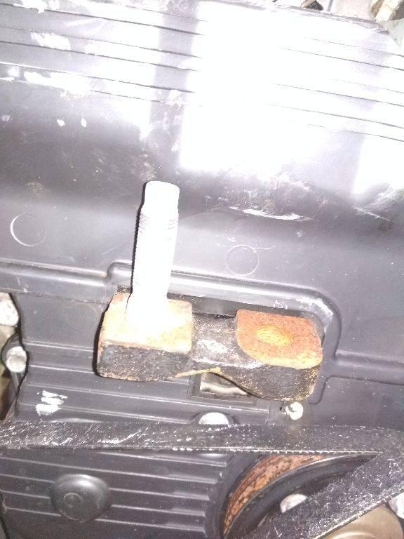 кронштейн двигателя Mazda 626 GF 1997, 2.0 л., бензин, МКПП - фото №1