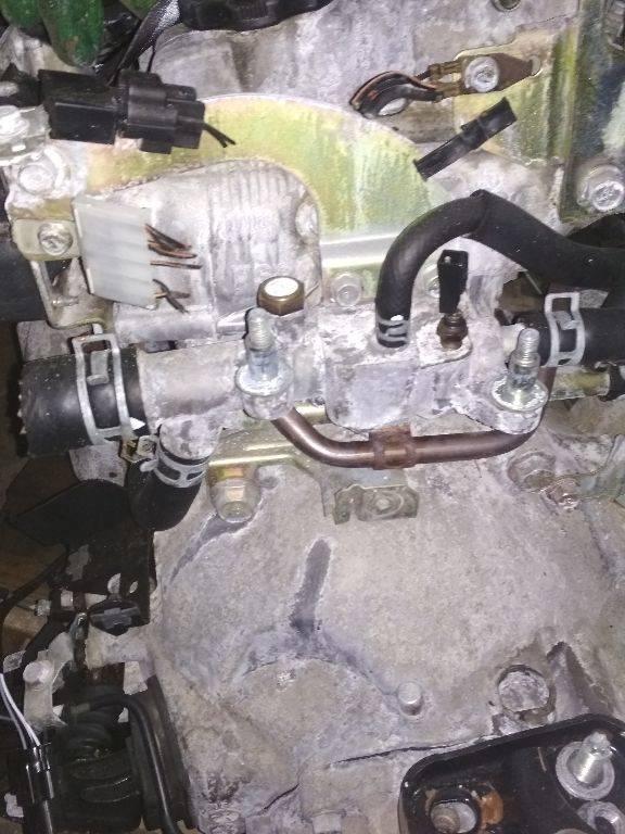 корпус термостата Mazda 626 GF 1997, 2.0 л., бензин, МКПП - фото №1