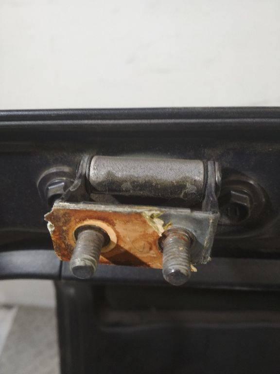 петля крышки багажника Toyota Prius 2 поколение 2006 - фото №1