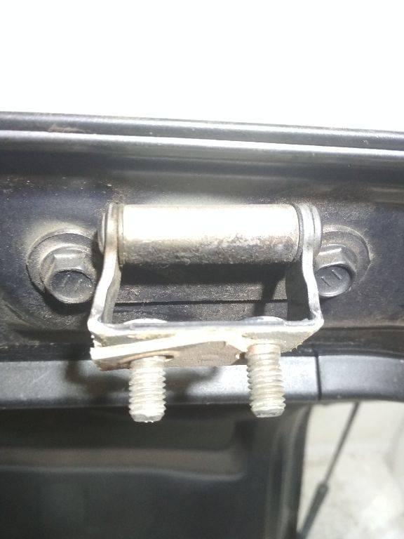 петля крышки багажника Toyota Prius 2 поколение 2006 - фото №1