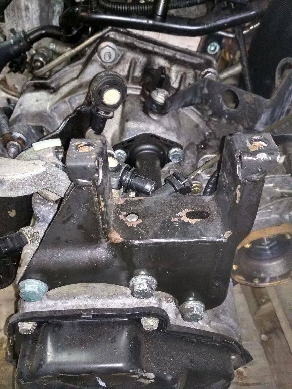 кронштейн КПП Volkswagen Polo 4 поколение 2002, 1.4 л., дизель, МКПП - фото №1