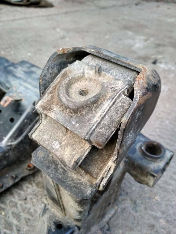 подушка крепления двигателя Mercedes-Benz Sprinter 2 поколение (W906) 2006, 9062411013 - фото №1