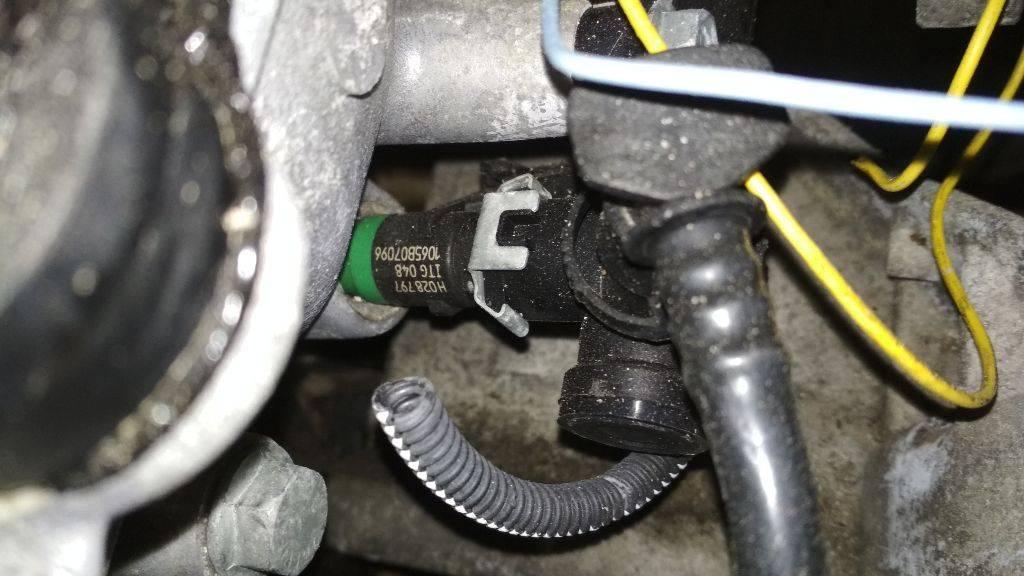 форсунка Renault Laguna 2 поколение 2001, 1.8 л., бензин, МКПП, ITG048, 1065B07096 - фото №1