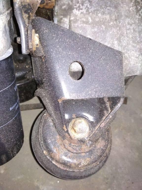 подушка крепления двигателя Volkswagen Sharan 1 поколение 1996, 1.9 л., дизель, МКПП - фото №1