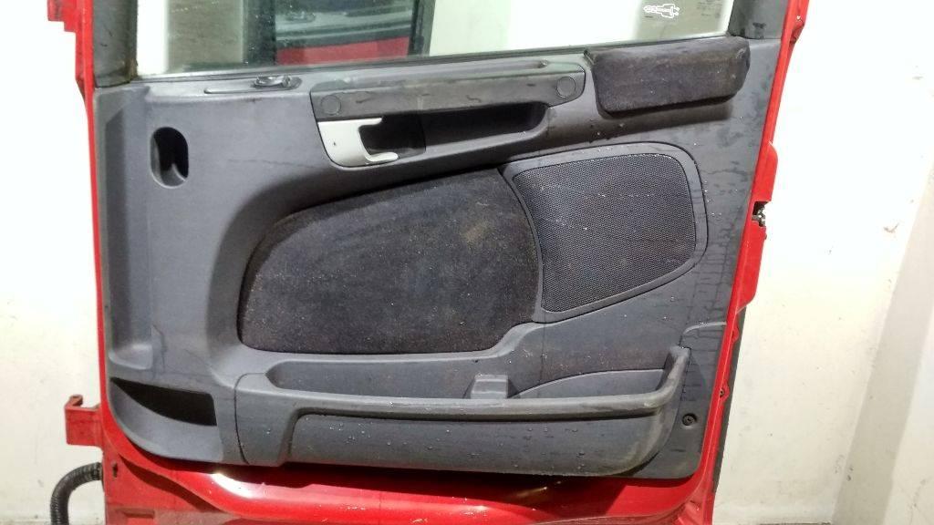 обшивка двери передняя правая Scania 4-Series 2007 - фото №1