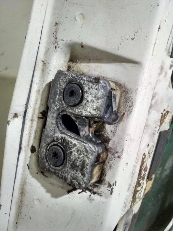 замок двери передней левой DAF 95 2 поколение (XF) 2003 - фото №1