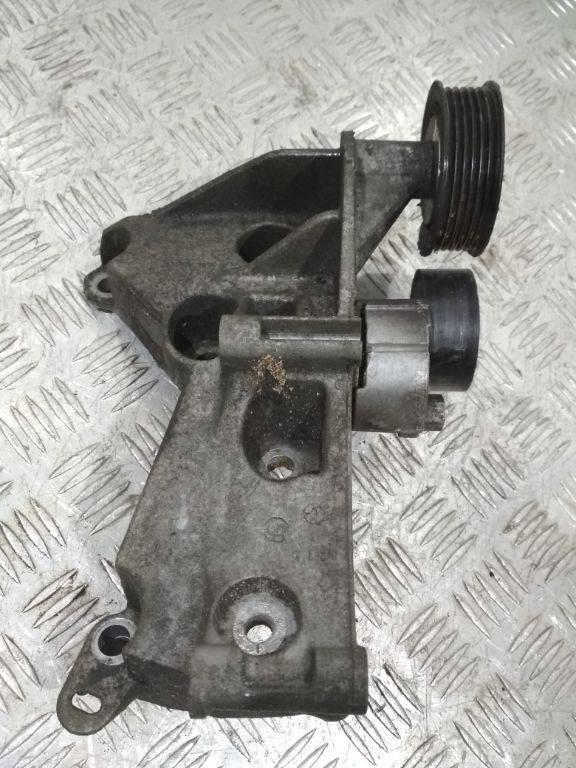 кронштейн генератора Renault Twingo 2 поколение 2010, 1.5 л., дизель, МКПП, 8200663057 - фото №1