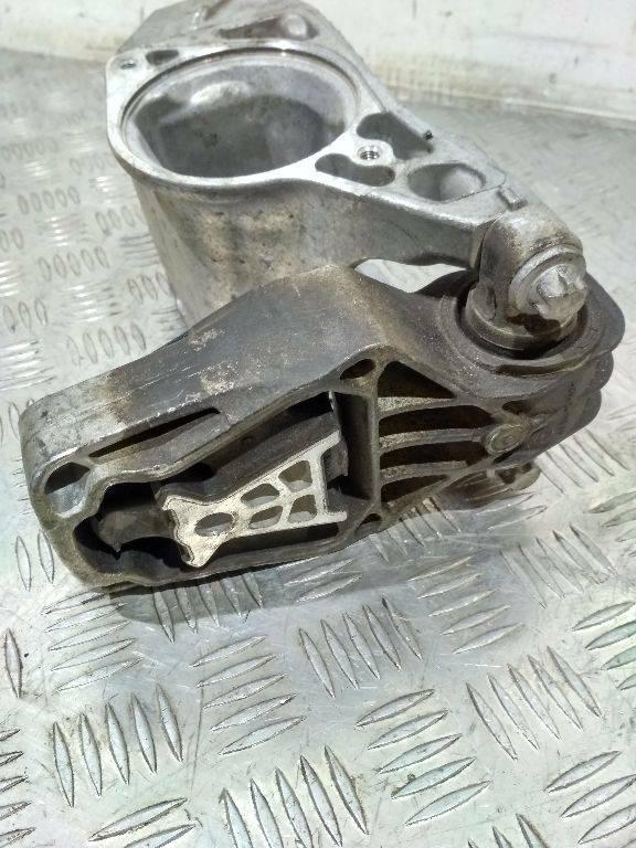 подушка крепления двигателя Mercedes-Benz CLA-Класс C117 2015, A2462401209 - фото №1