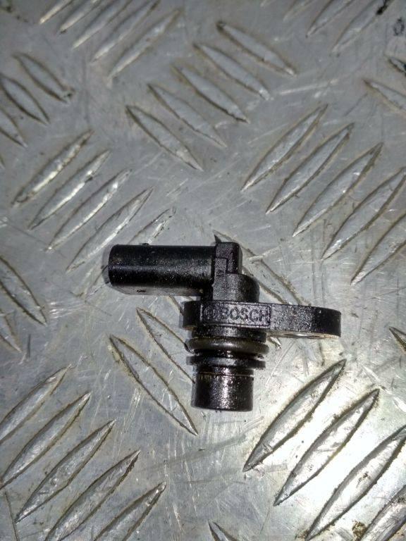 датчик распредвала Mercedes-Benz CLA-Класс C117 2015, 1.6 л., бензин, A2709050400 - фото №1