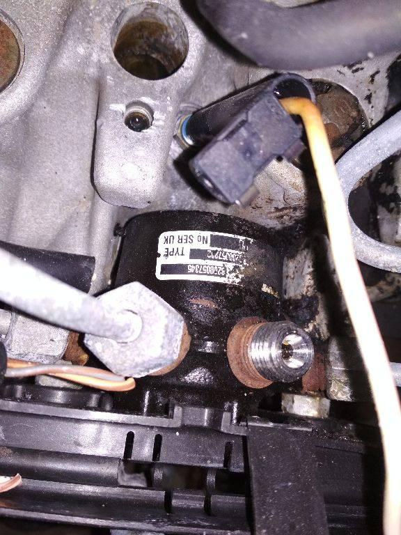 топливная рампа Renault Megane 2 поколение 2003, 1.5 л., дизель, МКПП, 8200057345 - фото №1