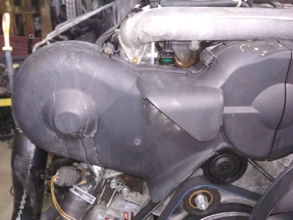 защита (кожух) ремня ГРМ Audi A6 4B/C5 1998, 2.5 л., дизель, АКПП - фото №1