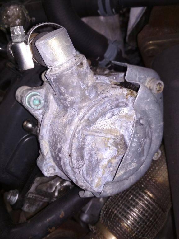 насос вакуумный Audi A6 4B/C5 1998, 2.5 л., дизель, АКПП, 059145707 - фото №1