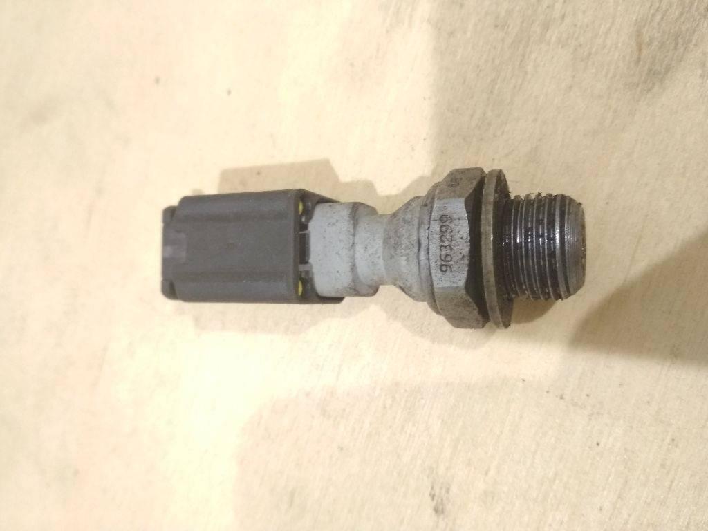датчик давления масла Peugeot Partner 2 поколение (B9) 2009, 96329985 - фото №1