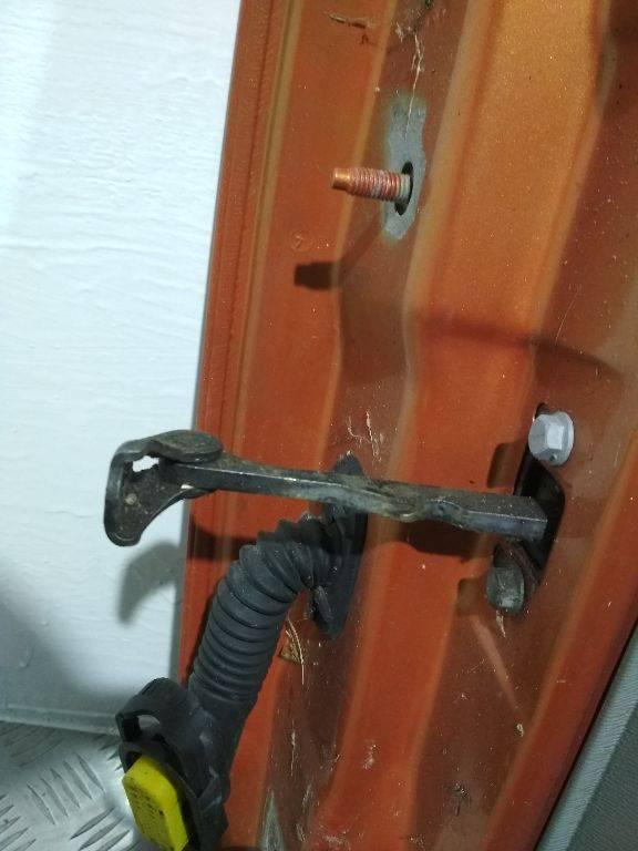 ограничитель открывания двери Renault Twingo 2 поколение 2008 - фото №1