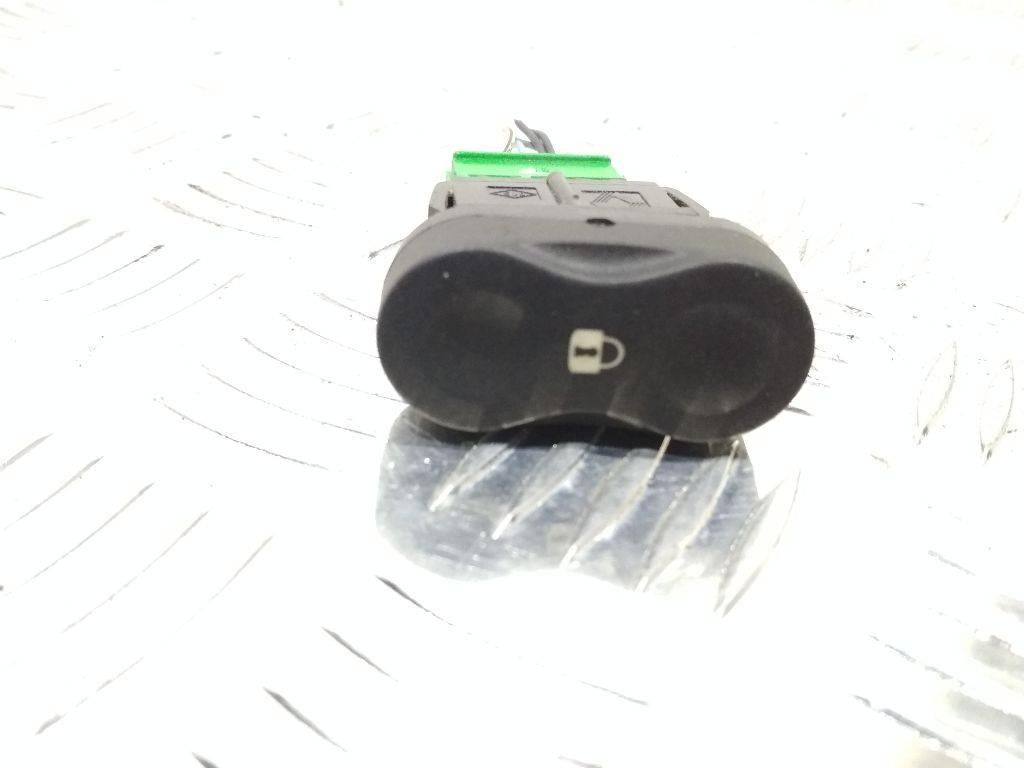 кнопка центрального замка Renault Sandero 1 поколение 2011 - фото №1