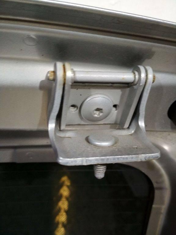 петля крышки багажника Peugeot 1007 1 поколение 2007 - фото №1