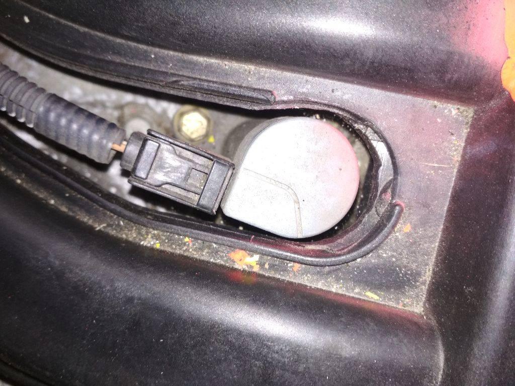 катушка зажигания Renault Modus 1 поколение 2005, 1.6 л., бензин, МКПП - фото №1