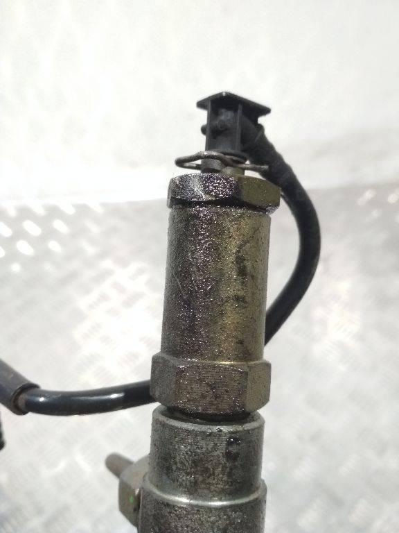 pегулятор давления топлива Renault Laguna 2 поколение 2004, 1.9 л., дизель - фото №1