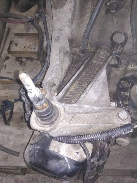 кронштейн КПП Renault Megane 2 поколение 2004, 1.5 л., дизель, МКПП, 8200043084 - фото №1
