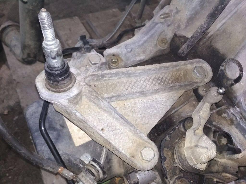 кронштейн КПП Renault Megane 2 поколение 2005, 1.5 л., дизель, МКПП, 8200043084 - фото №1