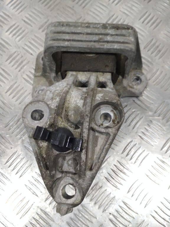 подушка крепления двигателя Renault Megane 3 поколение 2009, 112100020R - фото №1