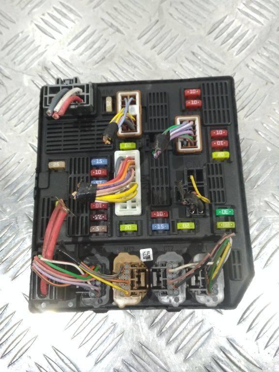 блок предохранителей Renault Scenic 3 поколение 2009, CONTINENTAL, 284B62342R - фото №1