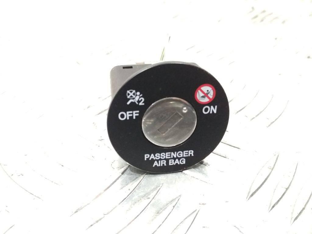 кнопка Airbag Kia Rio 3 поколение 2012 - фото №1