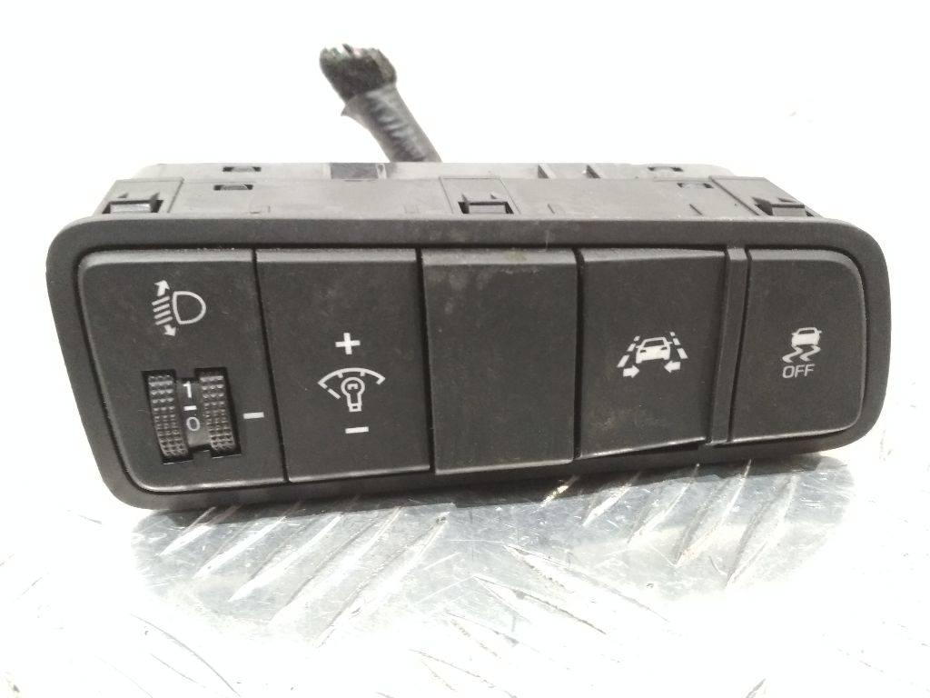 кнопка (выключатель) Hyundai Tucson 3 поколение 2017, 93710-D7110 - фото №1