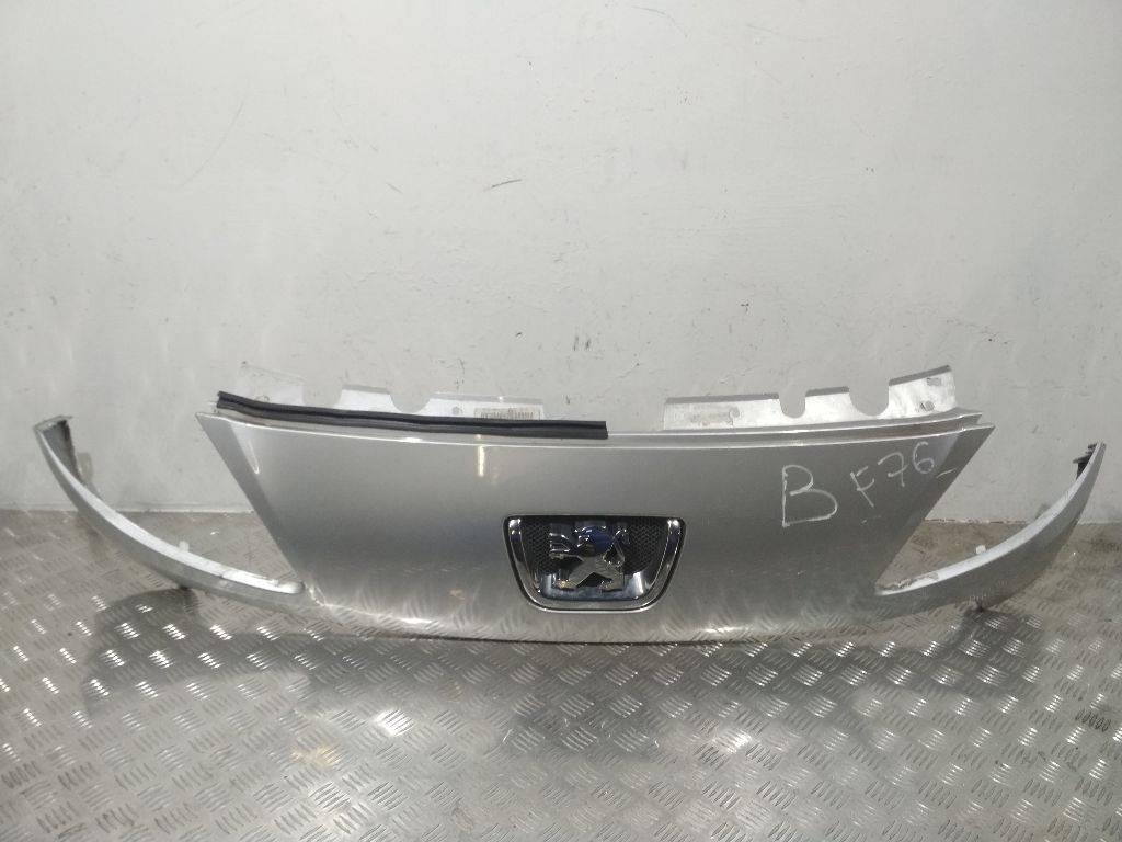 решетка радиатора Peugeot 1007 1 поколение 2007, 9646173877 - фото №1