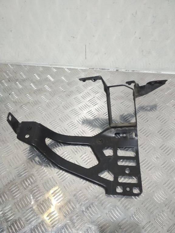 крепление бампера BMW 5 серия E60/E61 2005, 51647163483 - фото №1