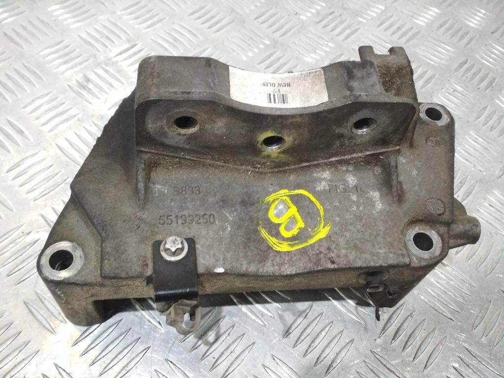 кронштейн двигателя Opel Corsa D 2008, 55199250 - фото №1