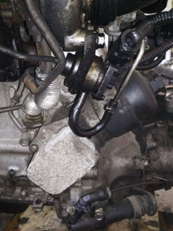 корпус масляного фильтра Peugeot 208 1 поколение 2013, 1.4 л., дизель, МКПП - фото №1