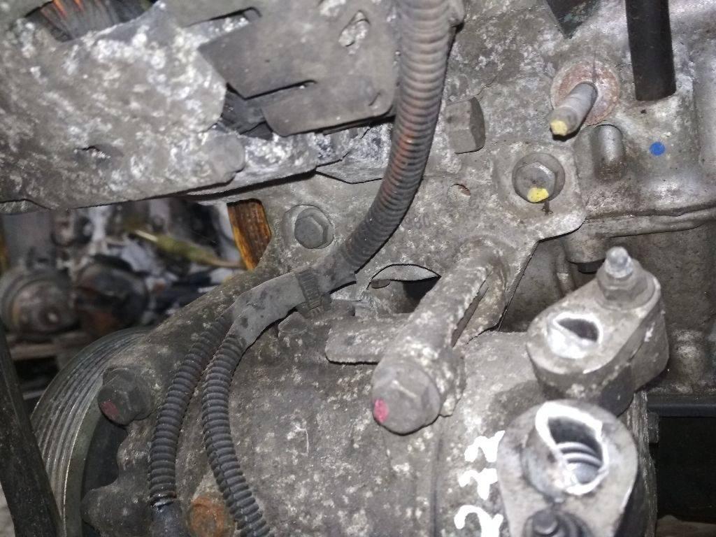 кронштейн компрессора кондиционера Peugeot 208 1 поколение 2013, 1.4 л., дизель, МКПП - фото №1