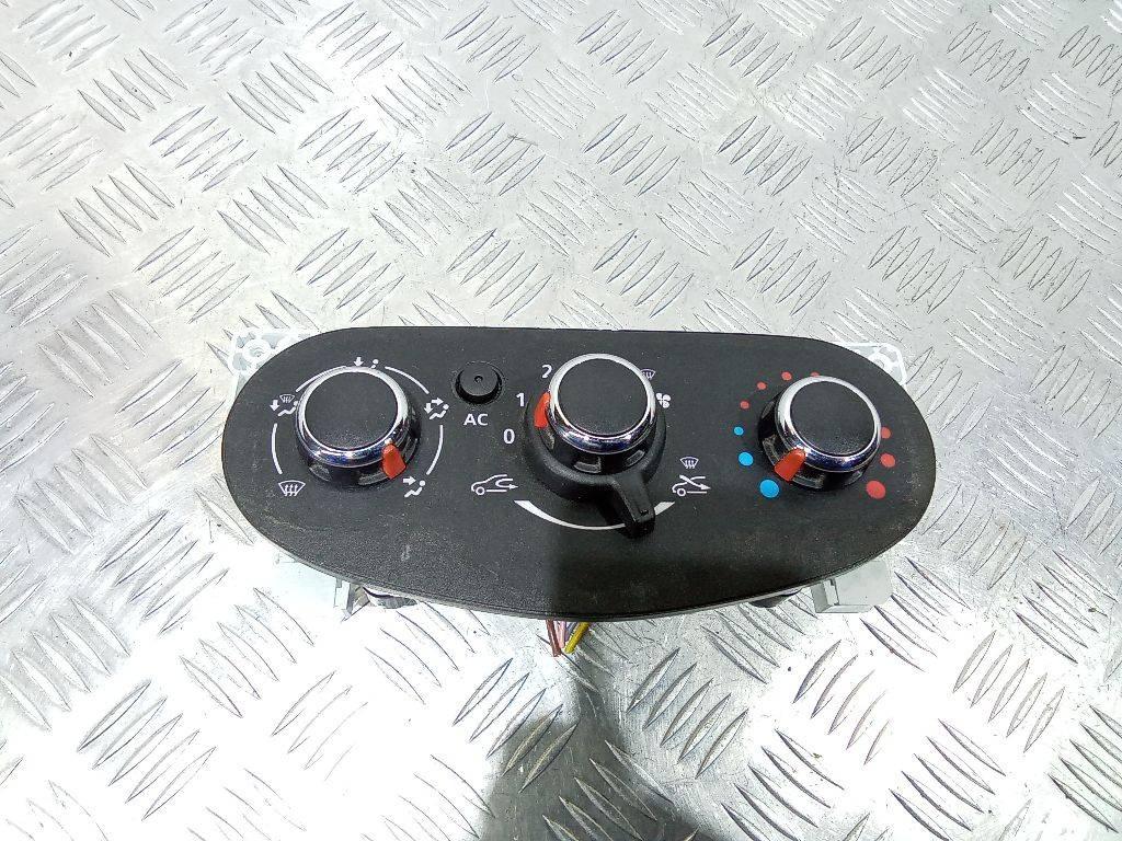 блок управления печки / климат-контроля Renault Lodgy 2013, 5P3741700 - фото №1