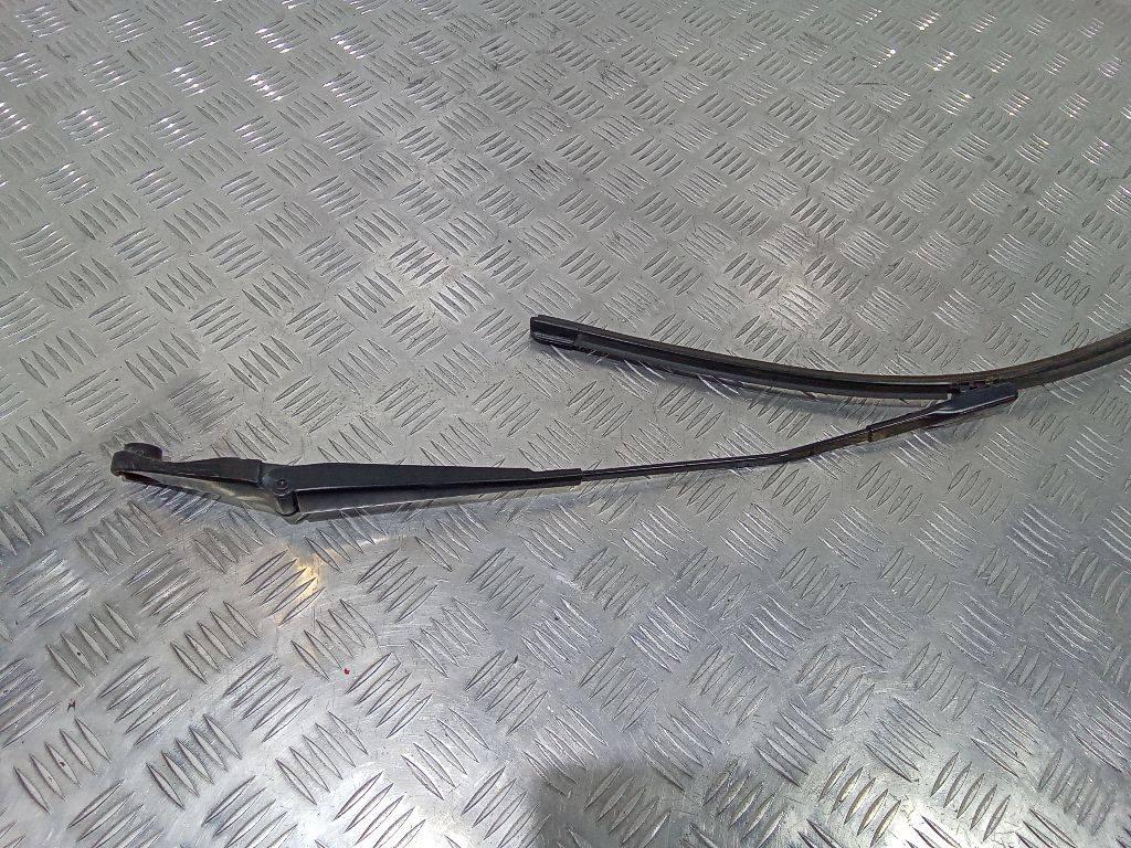 щеткодержатель (поводок стеклоочистителя, дворник) Audi A4 B8/8K 2010, 8K1955407 - фото №1