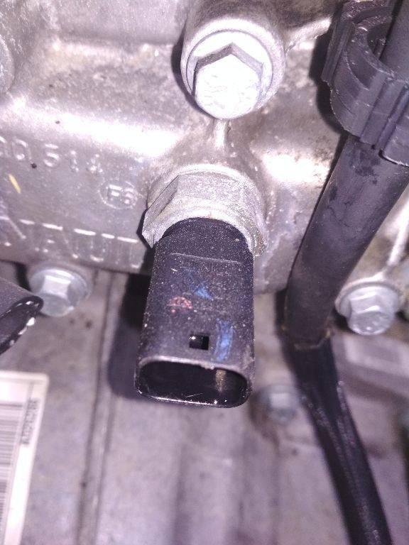 датчик температуры охлаждающей жидкости Renault Megane 2 поколение 2005, 2.0 л., бензин, МКПП - фото №1