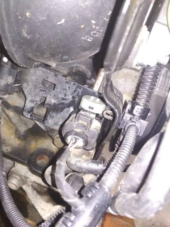 электромагнитный клапан Audi A4 B8/8K 2008, 2.0 л., дизель, МКПП - фото №1