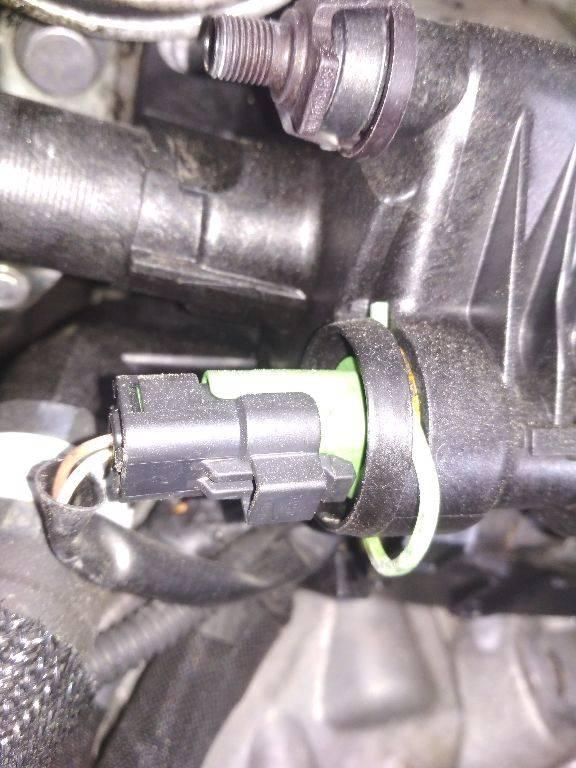 датчик температуры охлаждающей жидкости Peugeot 308 T7 2008, 1.6 л., дизель, МКПП - фото №1