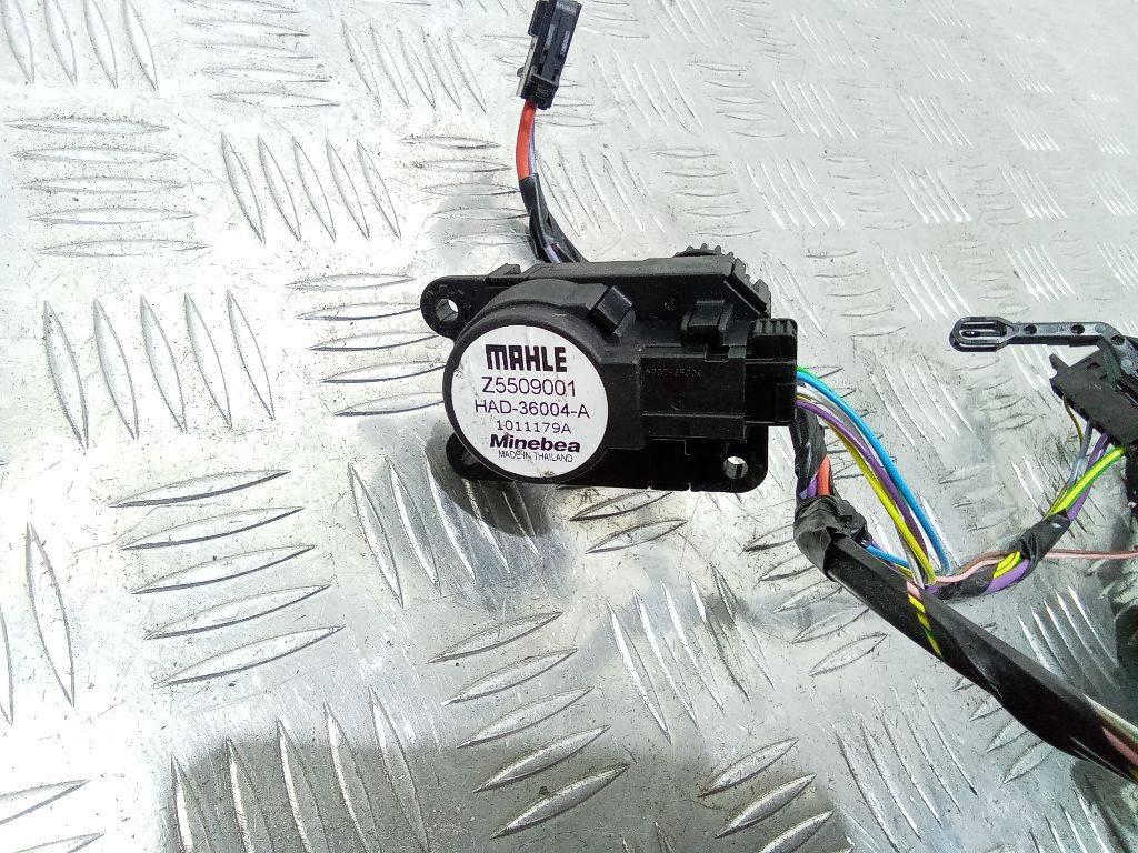 моторчик заслонки печки Opel Crossland X 1 поколение 2018, Z5509001 - фото №1