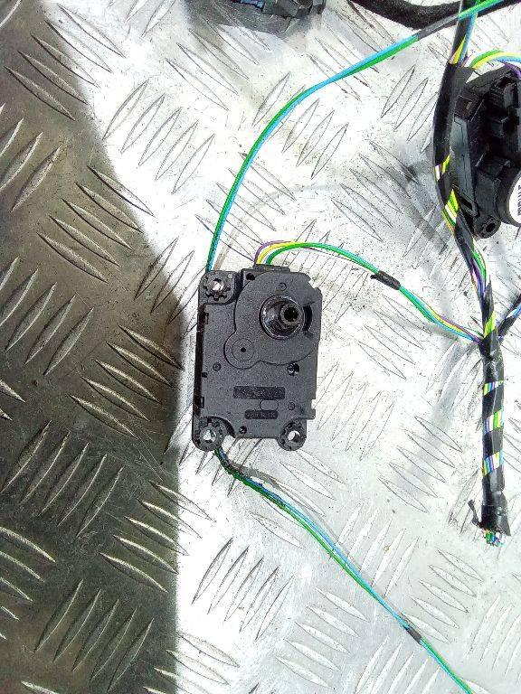 моторчик заслонки печки Opel Crossland X 1 поколение 2018, Z5509001 - фото №1