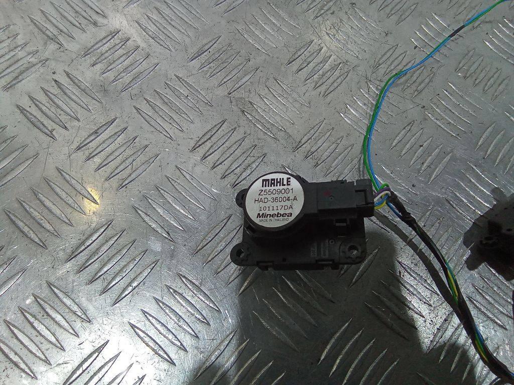 моторчик заслонки печки Opel Crossland X 1 поколение 2018, Z5509001 - фото №1