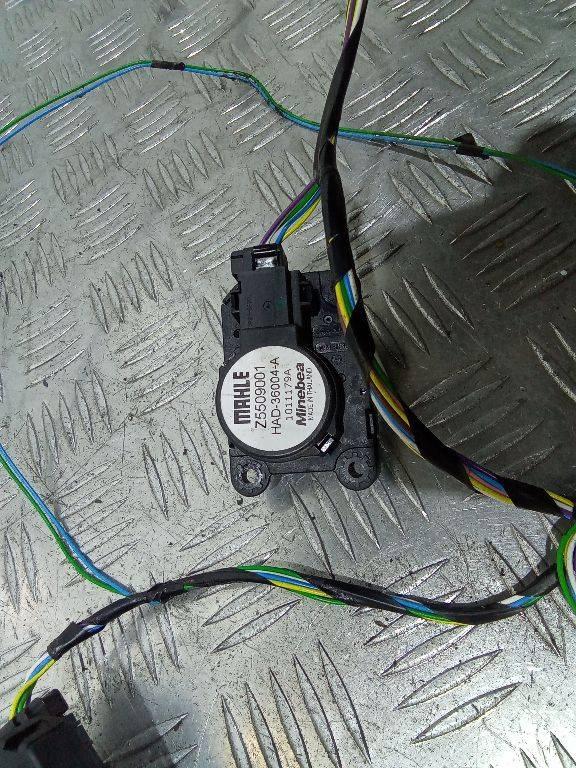 моторчик заслонки печки Opel Crossland X 1 поколение 2018, Z5509001 - фото №1