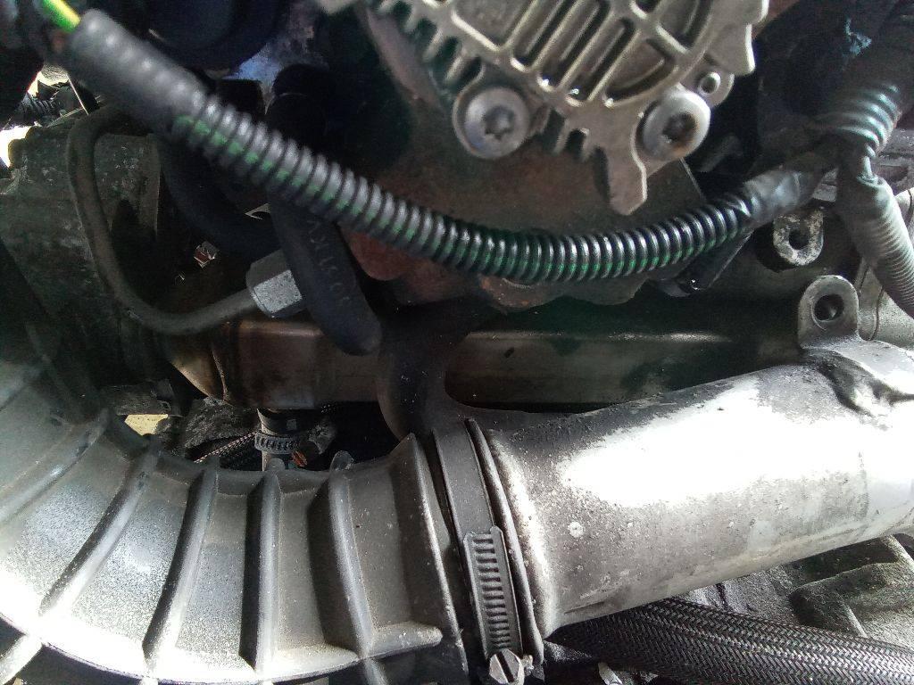 охладитель EGR / Радиатор EGR Volvo S80 1 поколение 2001, 2.4 л., дизель, МКПП - фото №1